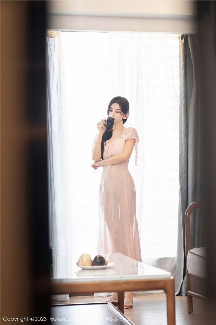 边吃奶边摸下面很爽动态图海报